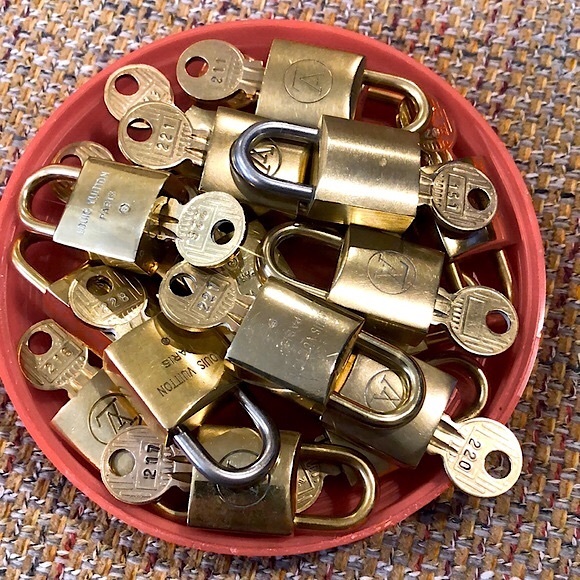 Vintage LV Louis Vuitton Padlock Lock & Key 211 - Picture 12 of 13